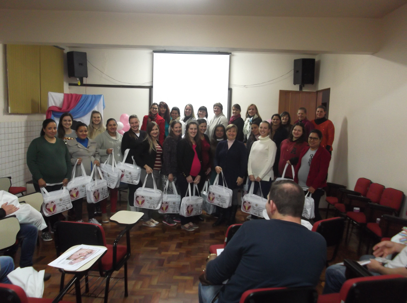 GESTANTES ENCERRAM ATIVIDADES